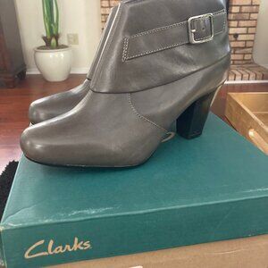 Clarks Gray Leather Ankle Boot 9